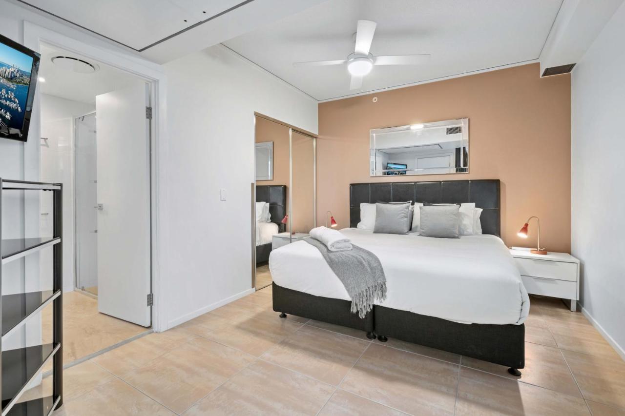 Sierra Grand Broadbeach - Self Contained & Privately Managed Apartments Gold Coast Exterior photo