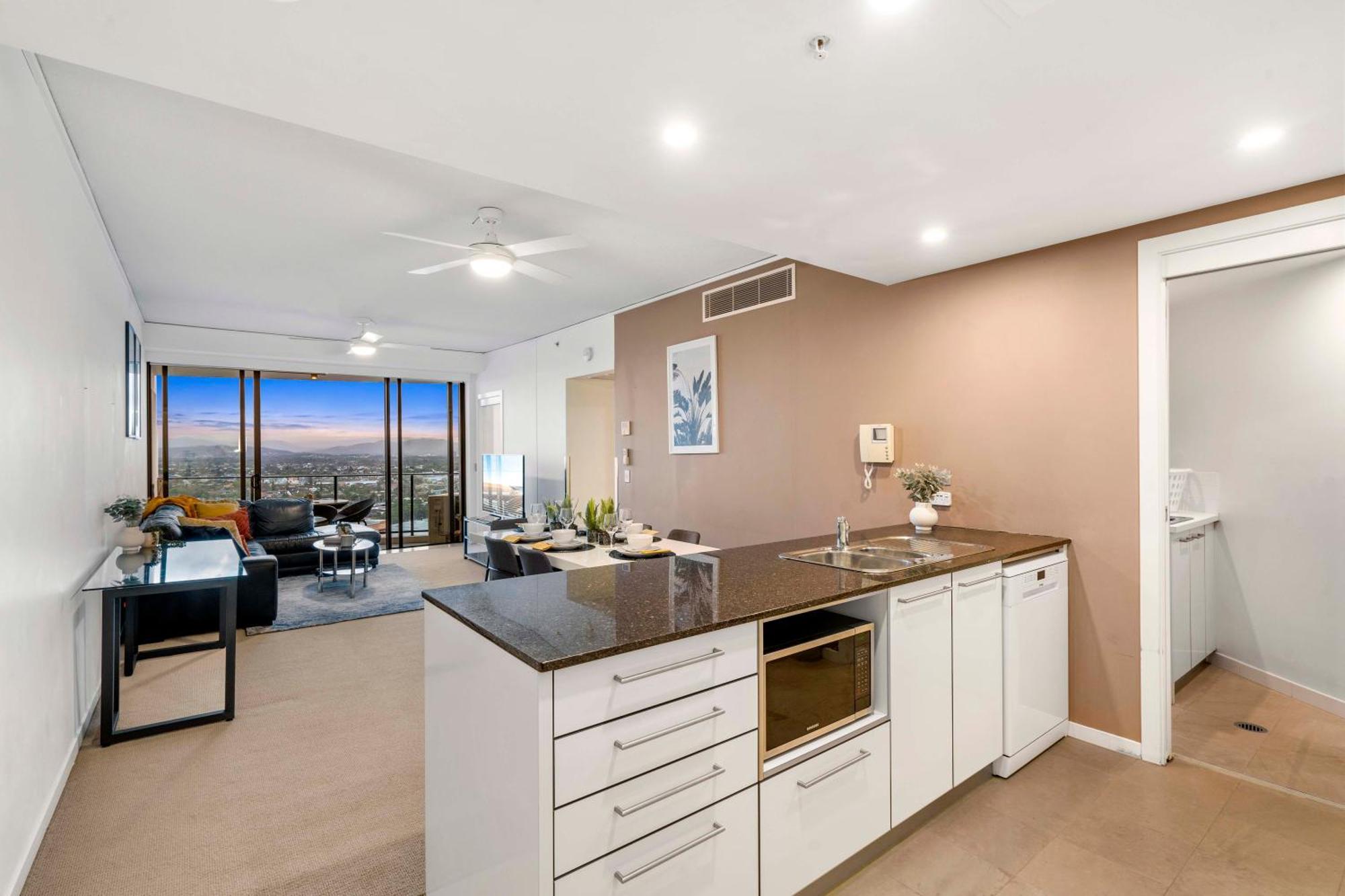 Sierra Grand Broadbeach - Self Contained & Privately Managed Apartments Gold Coast Exterior photo
