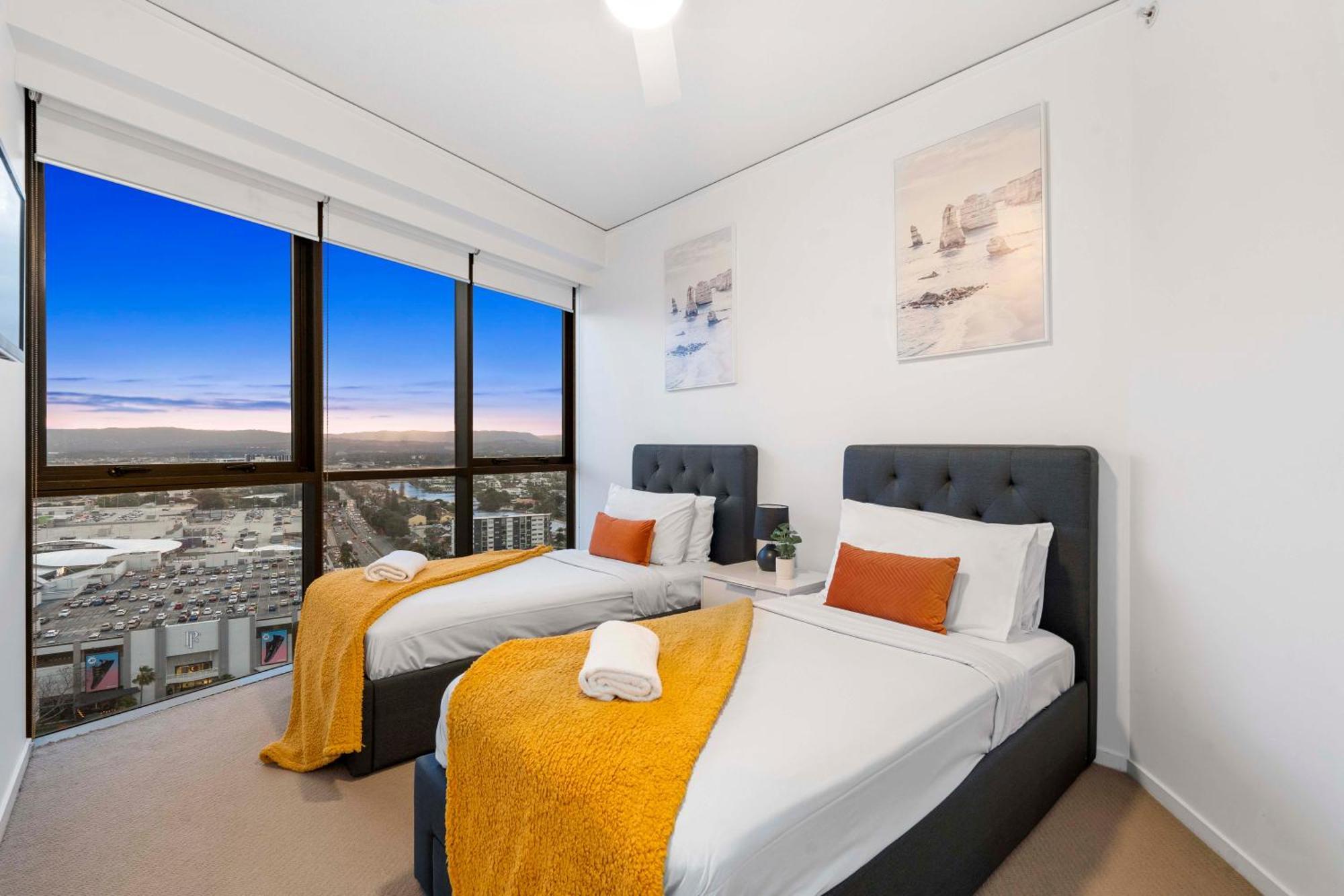 Sierra Grand Broadbeach - Self Contained & Privately Managed Apartments Gold Coast Exterior photo