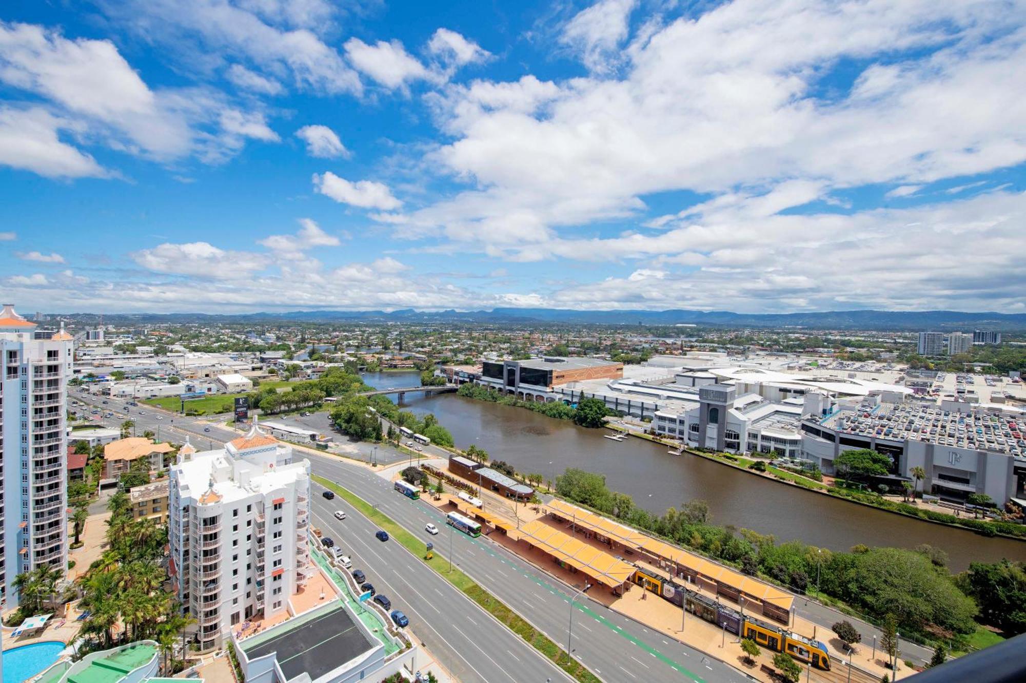 Sierra Grand Broadbeach - Self Contained & Privately Managed Apartments Gold Coast Exterior photo