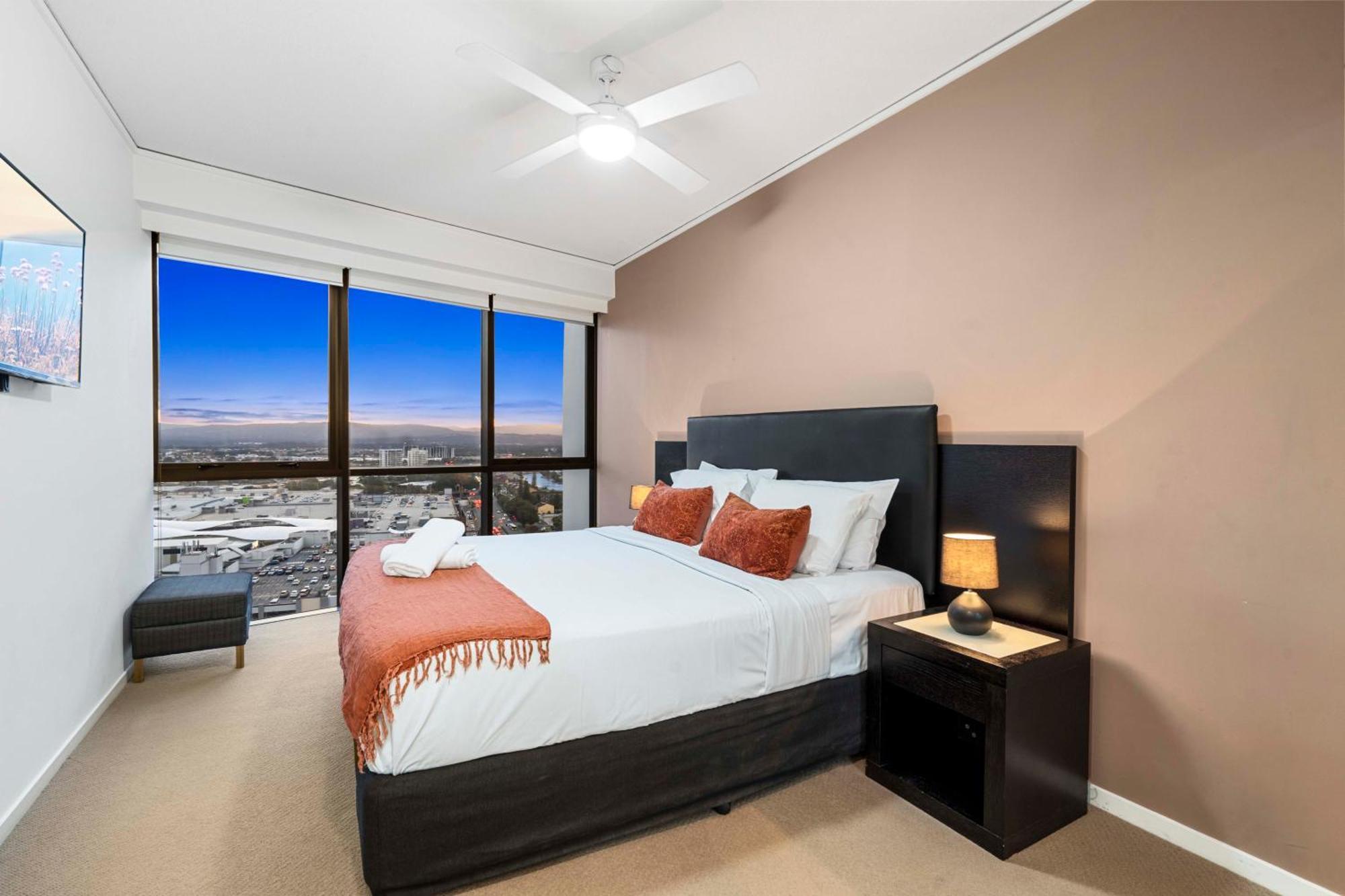 Sierra Grand Broadbeach - Self Contained & Privately Managed Apartments Gold Coast Exterior photo