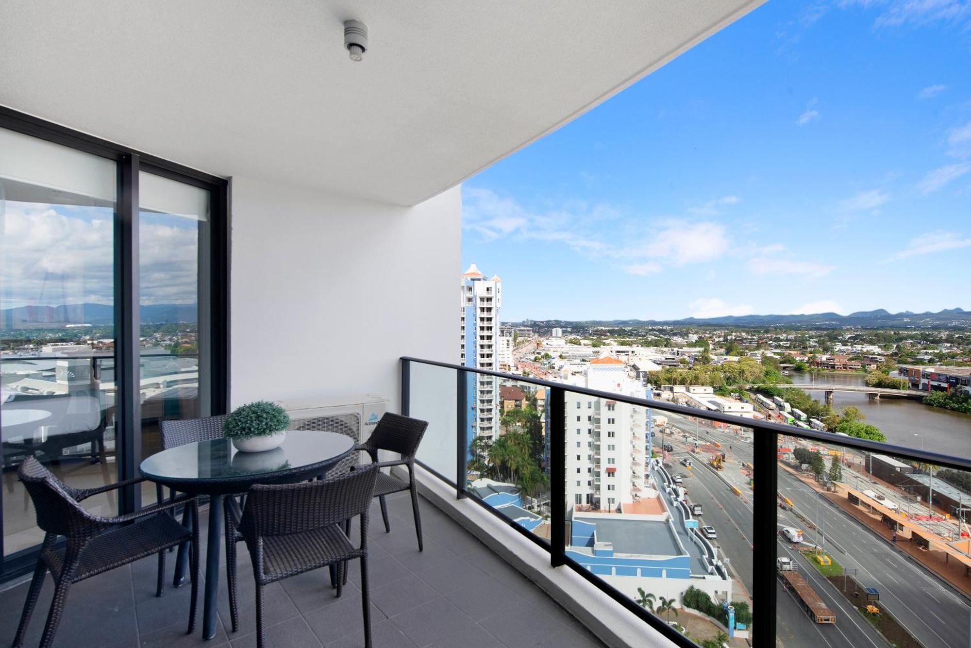 Sierra Grand Broadbeach - Self Contained & Privately Managed Apartments Gold Coast Exterior photo